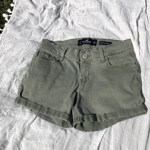 Hollister Low-Rise Midi Shorts